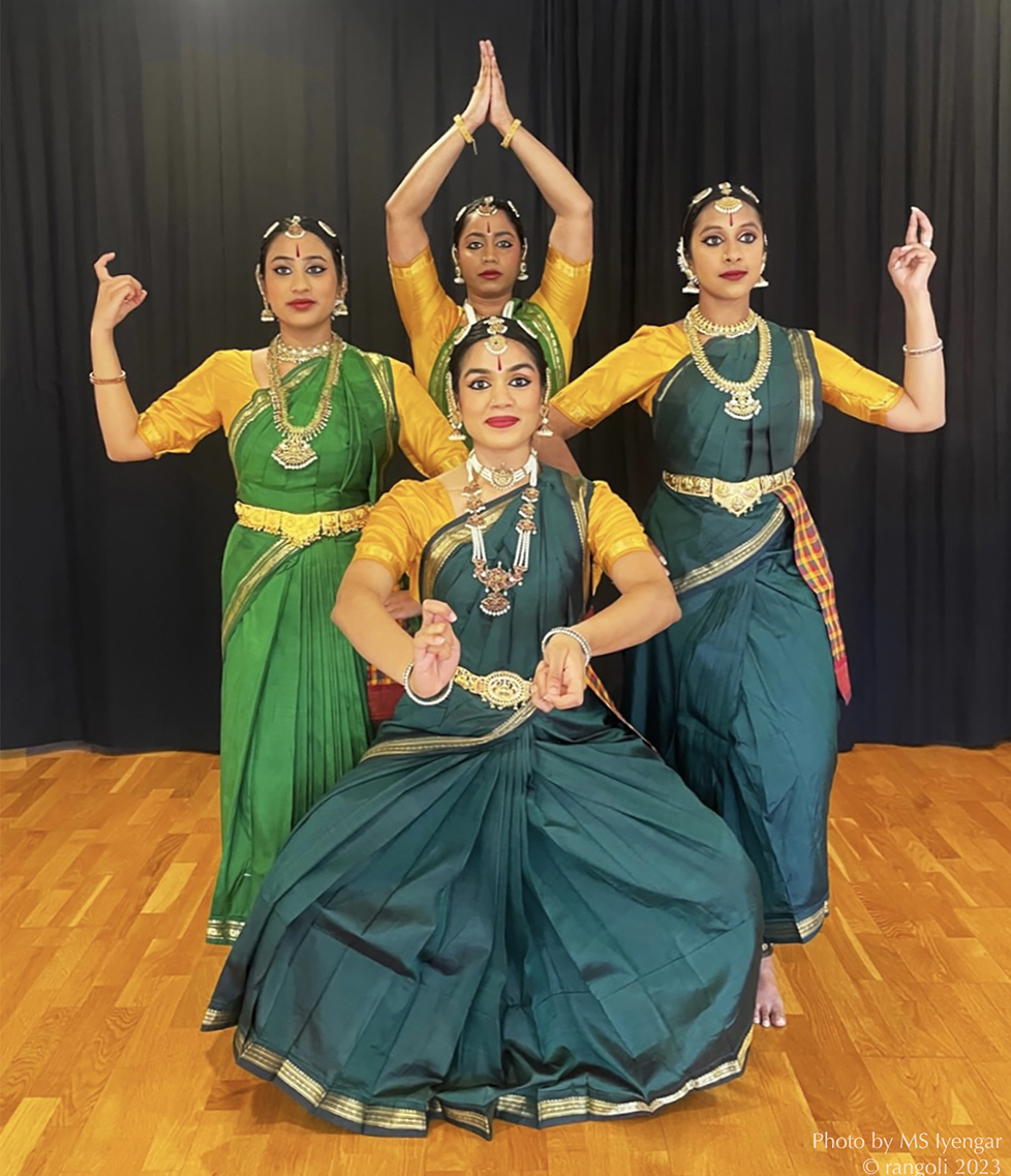 bharatanatyam group dance poses
